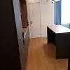 Кухонный гарнитур темного цвета с островом по центру - фото 2