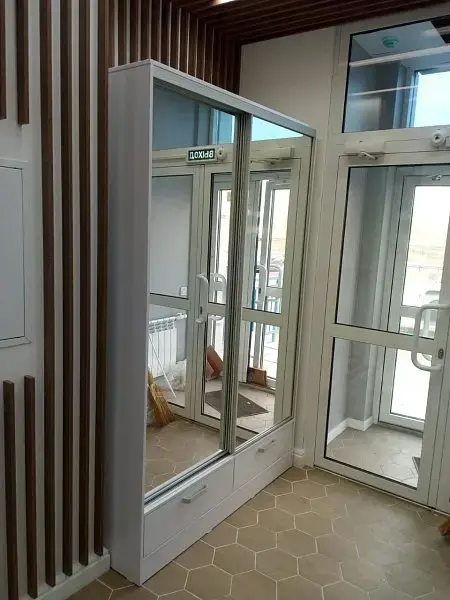 Купить шкафы на ресепшн в мед. центр на заказ - фото 1