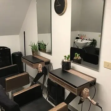 Кресло и зеркало в салоне красоты Кресло и зеркало в салоне красоты mebel-dlya-salona-krasoty-4