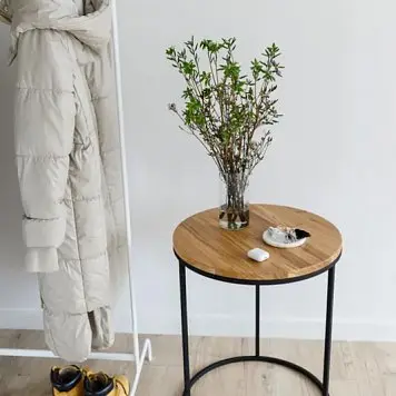 Анонс Журнальный столик круглый, массив дуба черный/дерево/бежевый zhurnalnyy-stolik-kruglyy-mass-chern-der-beg