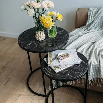 Анонс Комплект журнальных столиков, массив дуба черный/мрамор komplekt-zhurnalnykh-stolikov-chern-mramor