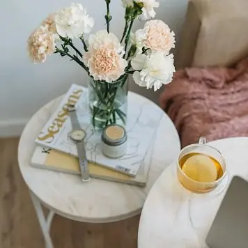 Анонс Комплект журнальных столиков, массив дуба белый/мрамор komplekt-zhurnalnykh-stolikov-b-mr