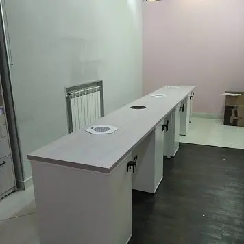 Белые столы в салон Белые столы в салон фото №1