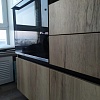 Выдвижные кухонные шкафы коричнего цвета